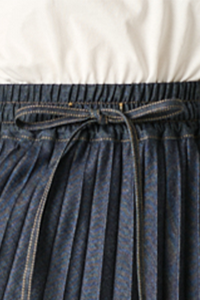 LONG PLEATS DENIM SKIRTアップ画像