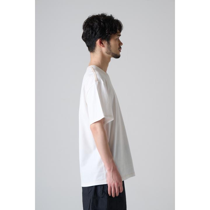 CONTRAST STITCH TEE