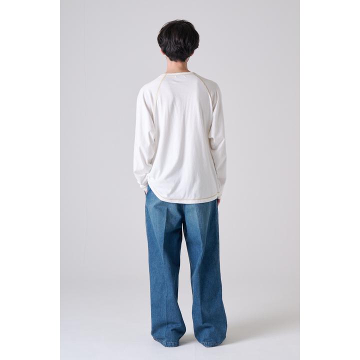 CONTRAST STITCH RAGLAN TEE
